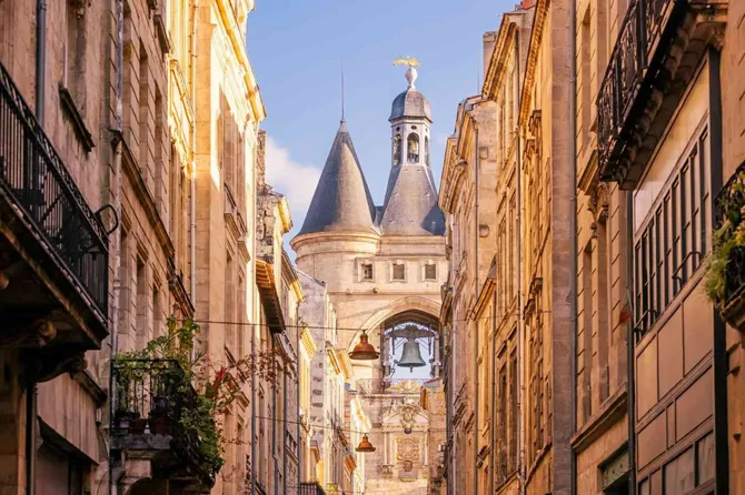 Investissement locatif Bordeaux vs Immobilier Dubaï Investissement locatif Bordeaux vs Immobilier Dubaï